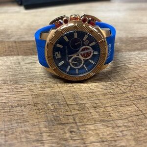 EUC Vince Camuto VC/1019BLRG Striker WATCH
Rose Gold Tone Blue Resin Strap
